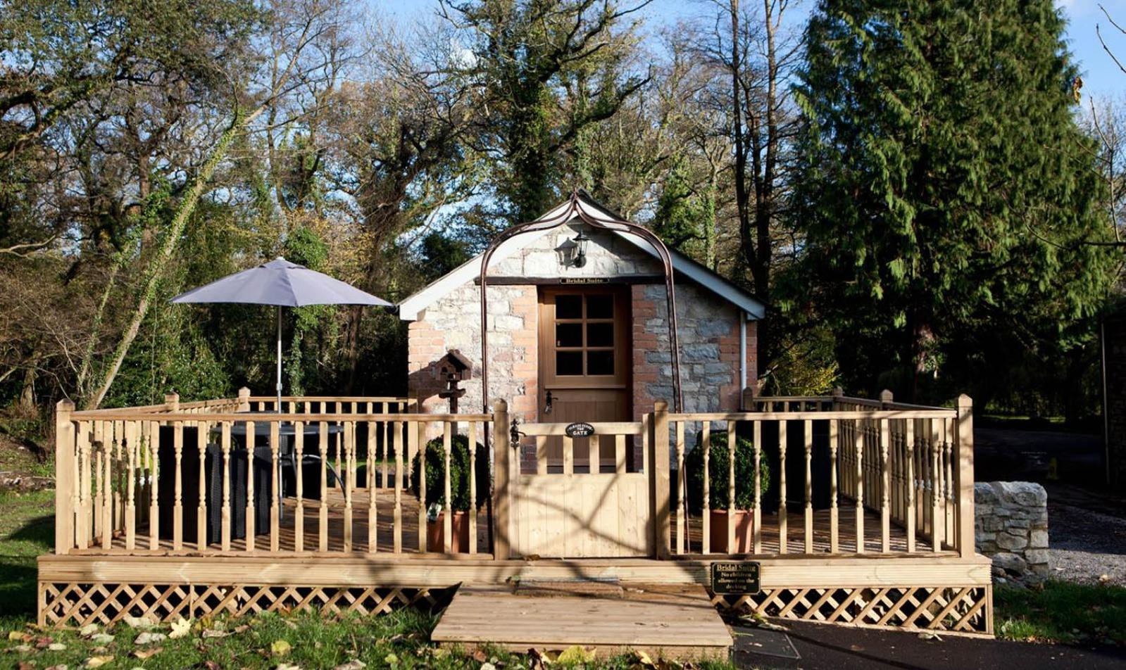 Pencoed House Estate Guest House Cardiff Exterior photo