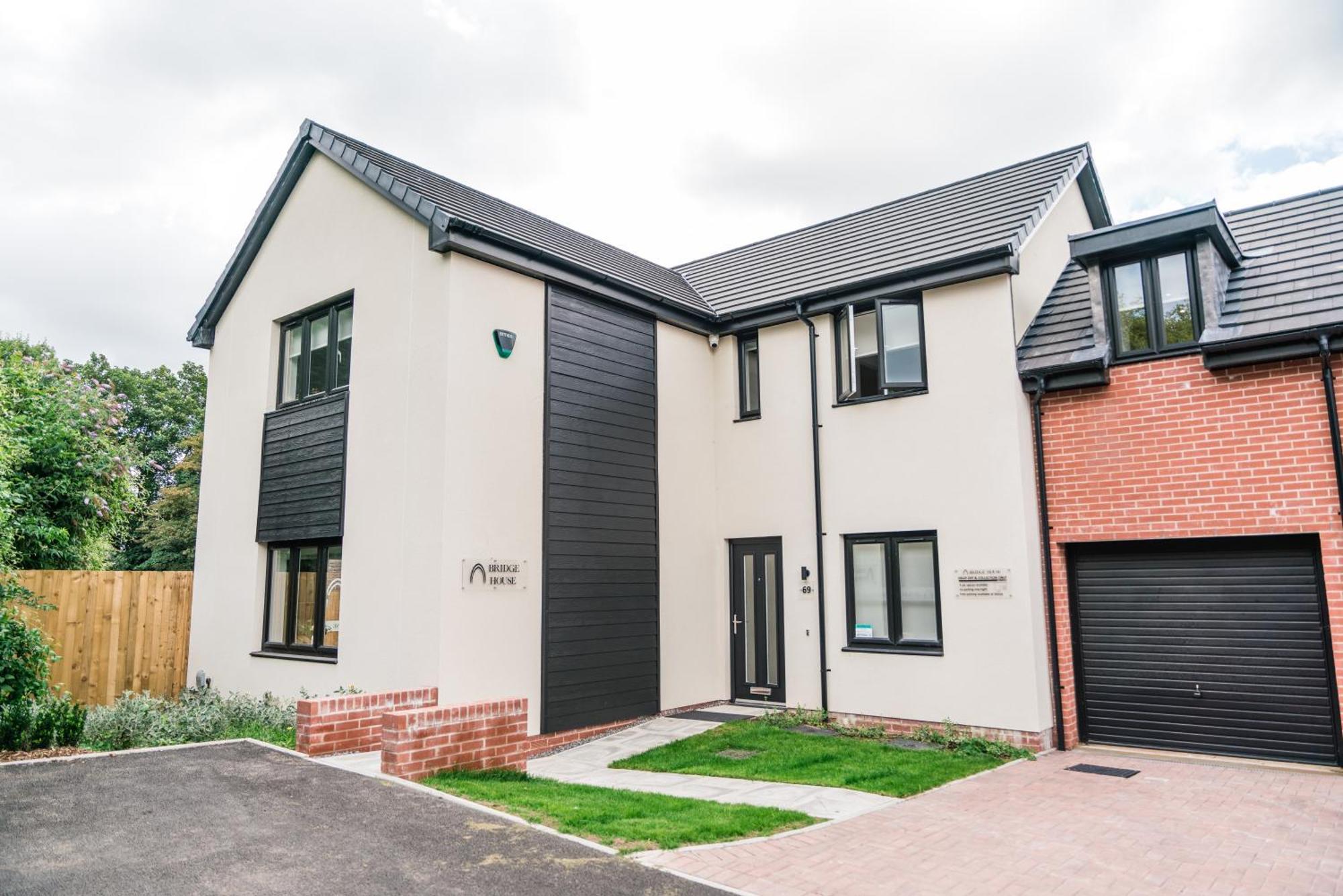 Pencoed House Estate Guest House Cardiff Exterior photo