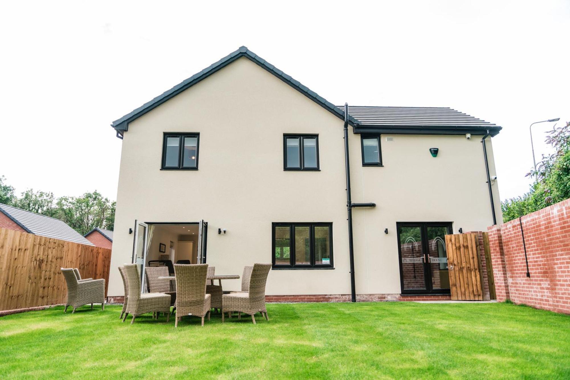 Pencoed House Estate Guest House Cardiff Exterior photo